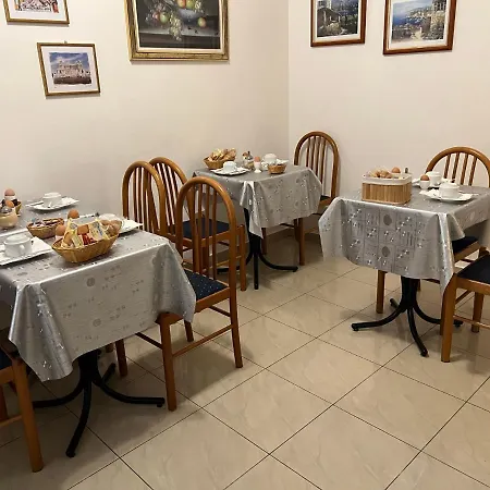 Emanuela Bed and breakfast 2*